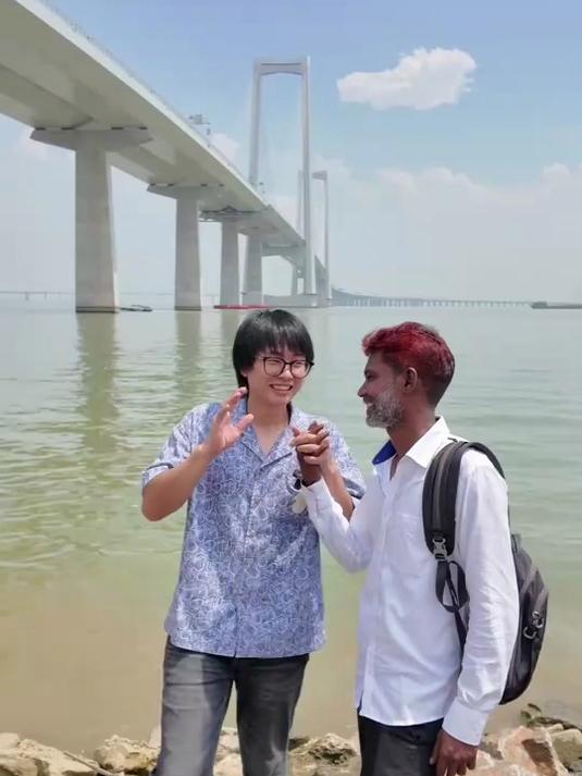 #宝藏城市漫游记#带嘴哥来深圳了，体验无人机外卖，无人驾驶汽车，嘴哥当场懵了