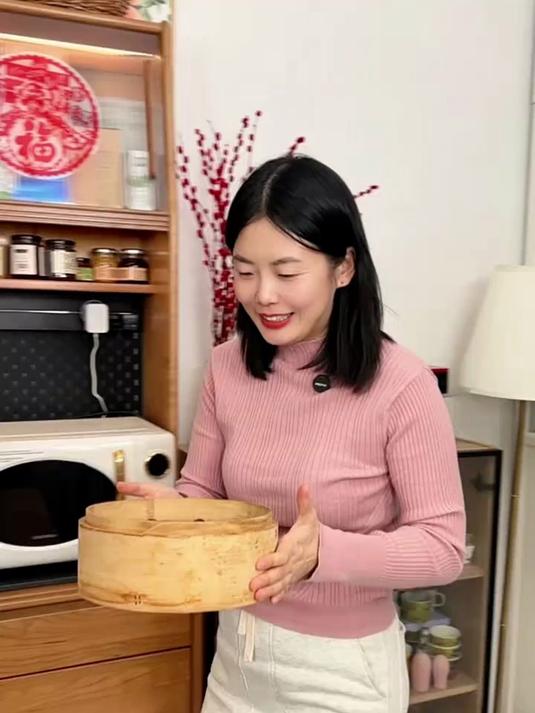 过年怎么少得了软糯香甜并且寓意还好的大黄米年糕呢！只要3种材料一次就能成功