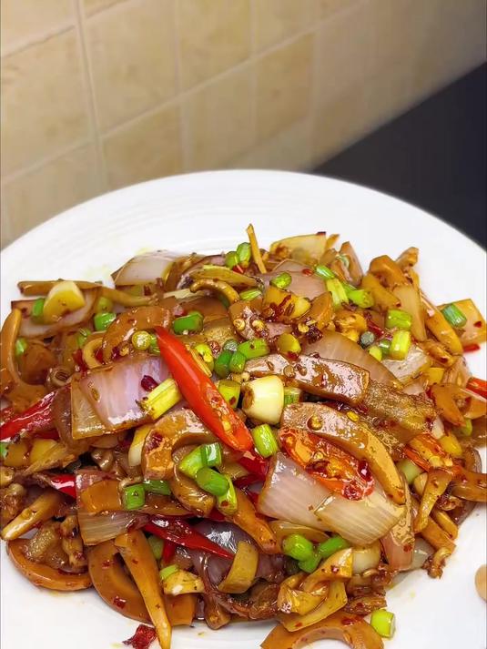 鱿鱼搭配洋葱的脆甜鲜香入味香辣下饭#洋葱炒鱿鱼#香辣鱿鱼干
