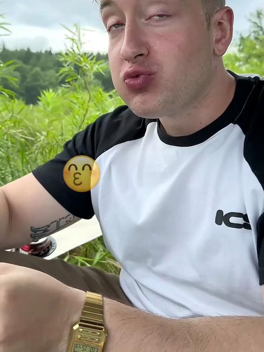 带卡子体验下钓鱼佬的快乐,果然可以钓到除了鱼以外的任何物