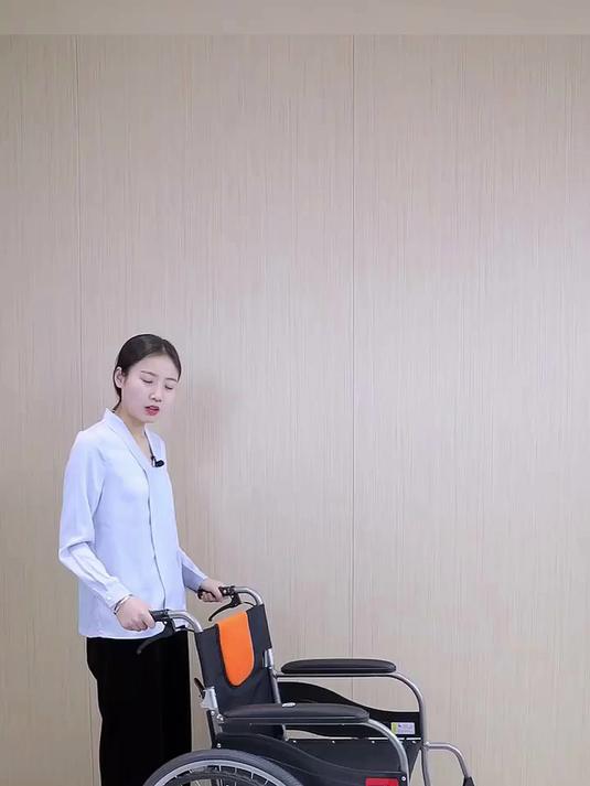 手动轮椅行进时晃动或偏倒一边该怎么办