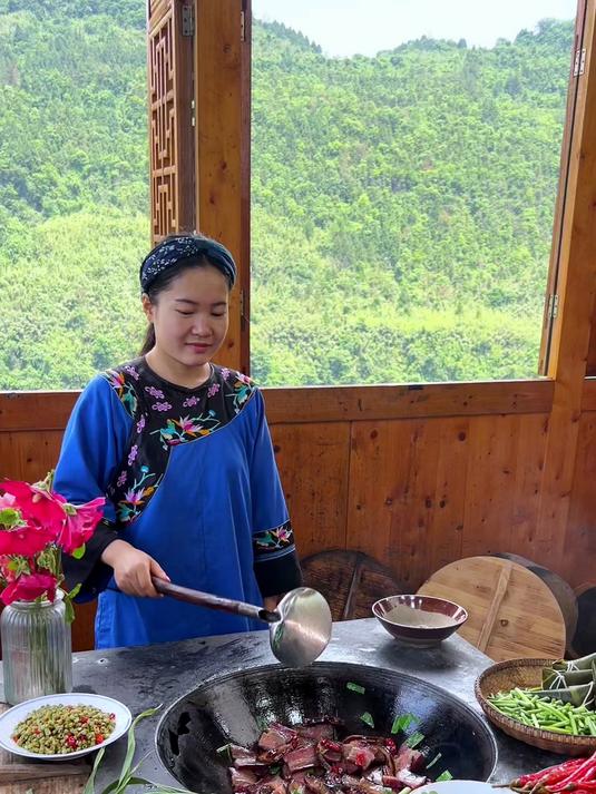 家乡的腊肉简简单单做一餐好吃还不腻人美滋滋#农家柴火烟熏腊肉