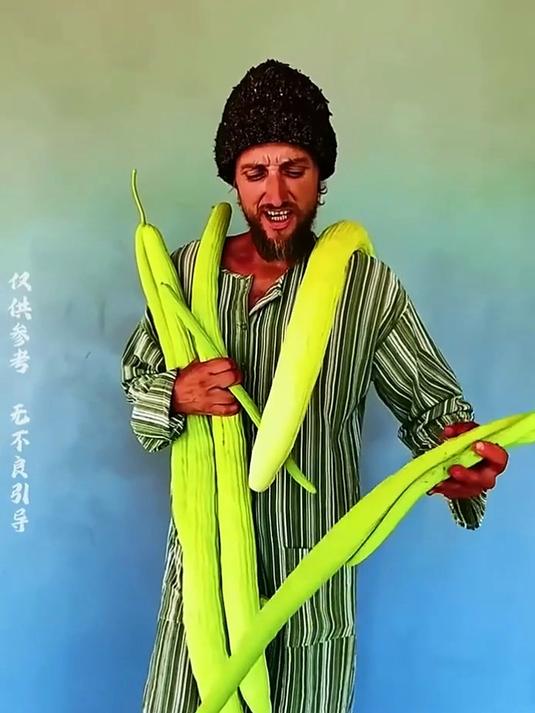 这种外形拉长的黄瓜,表皮十分光滑,是印度街头非常流行的水果