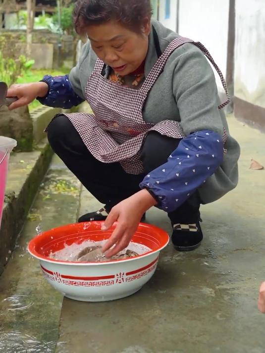 今天我们家做腊鸡啦,大家也可以做起来