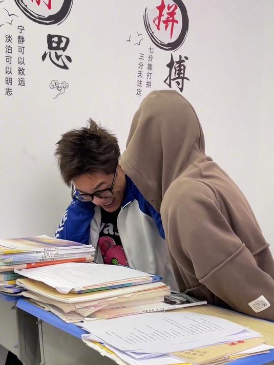 老师:禁止钓鱼!