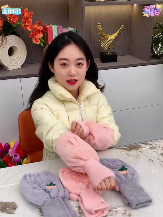 超萌卡通袖套手套二合一,保暖、耐脏又可爱,真是家家必备