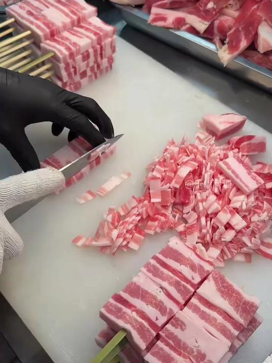 这个肉串切的真整齐