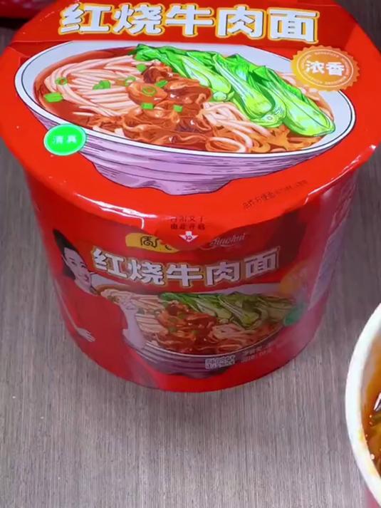 探秘美味!从原料到包装,红烧牛肉面的匠心诞生记