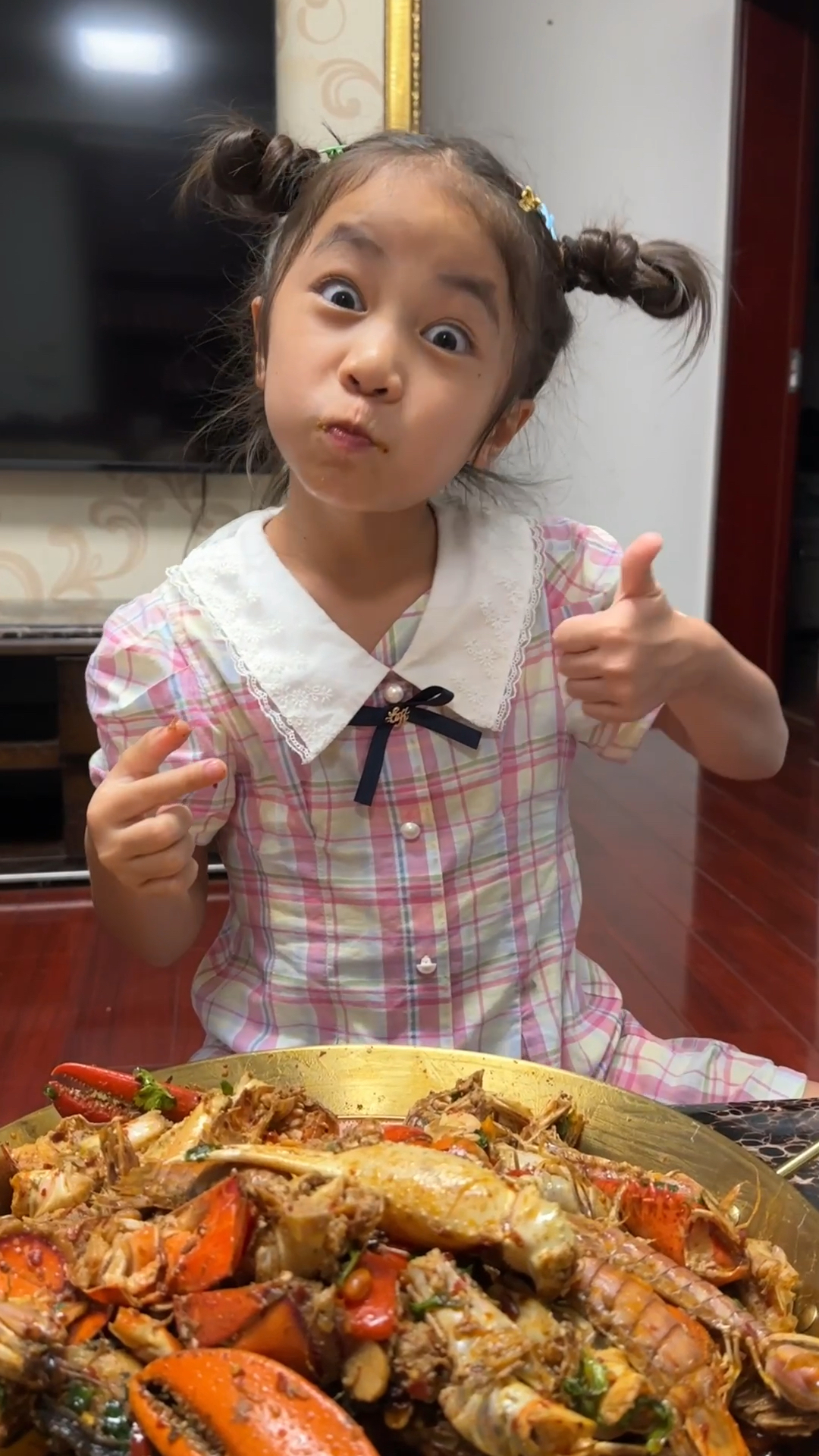 这哪是什么海鲜大餐?明明是满满的父爱嘛