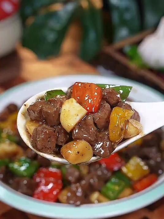 孩子在家想吃黑椒牛肉粒,我教你做跟西餐厅一样好吃的黑椒牛肉粒