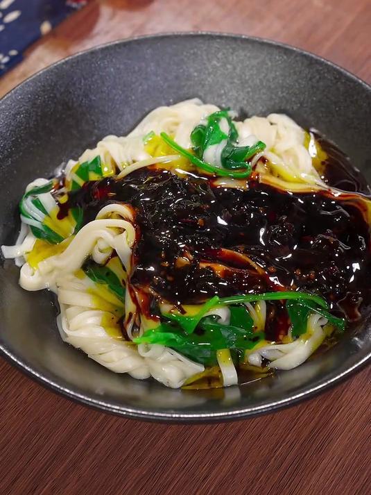 早餐来一碗葱油拌面，简单又好吃