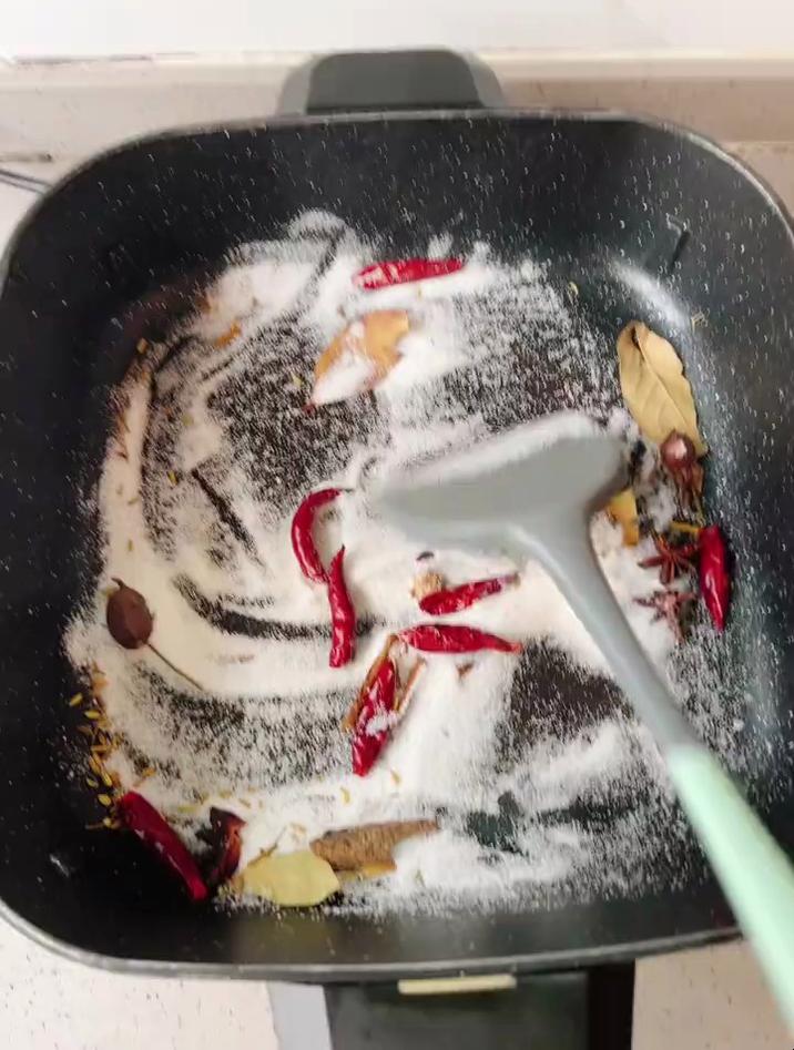 在家就可以做的炒五香带壳花生