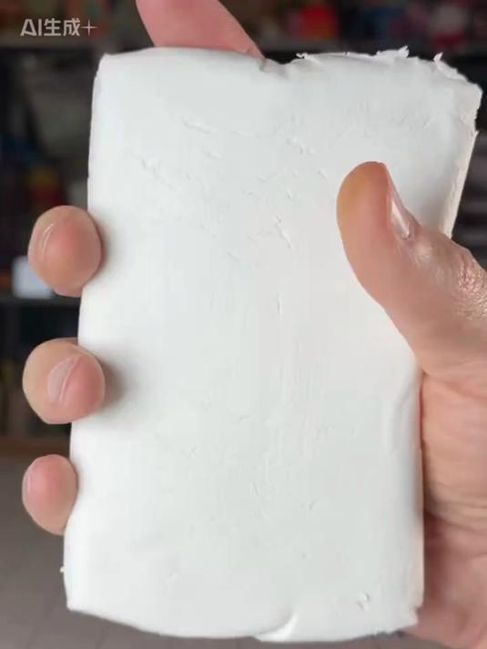 用粘土手工diy鲨鱼“斑点”
