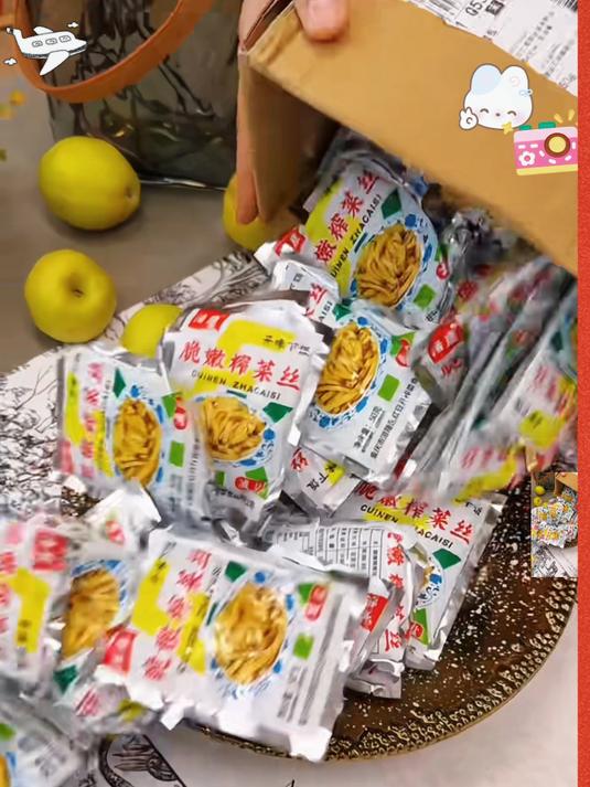 没有胃口的时候我都会做这个榨菜炒青椒好吃又下饭