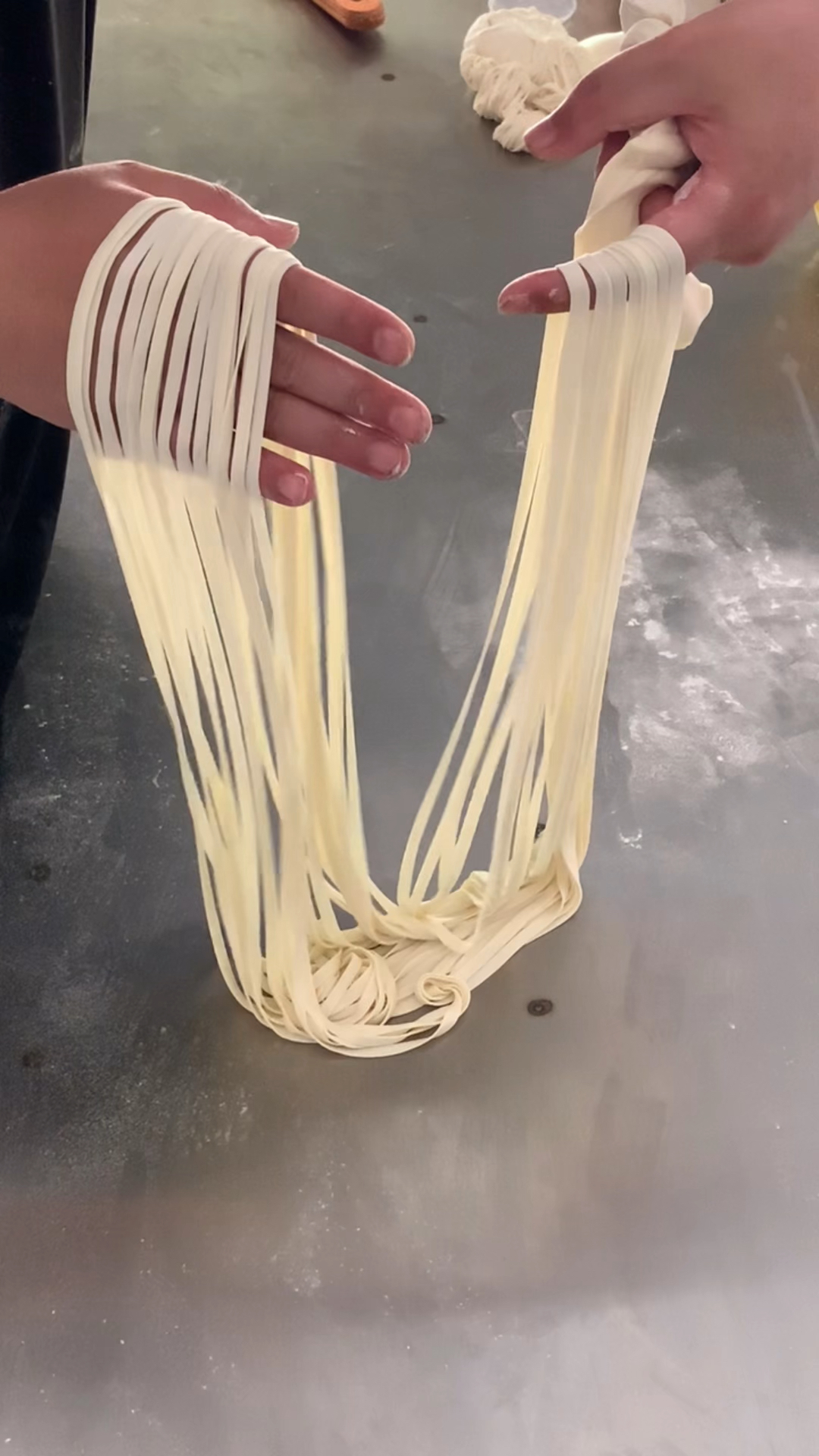 宽面条中的王者,韭菜叶拉面,你今天吃了么?