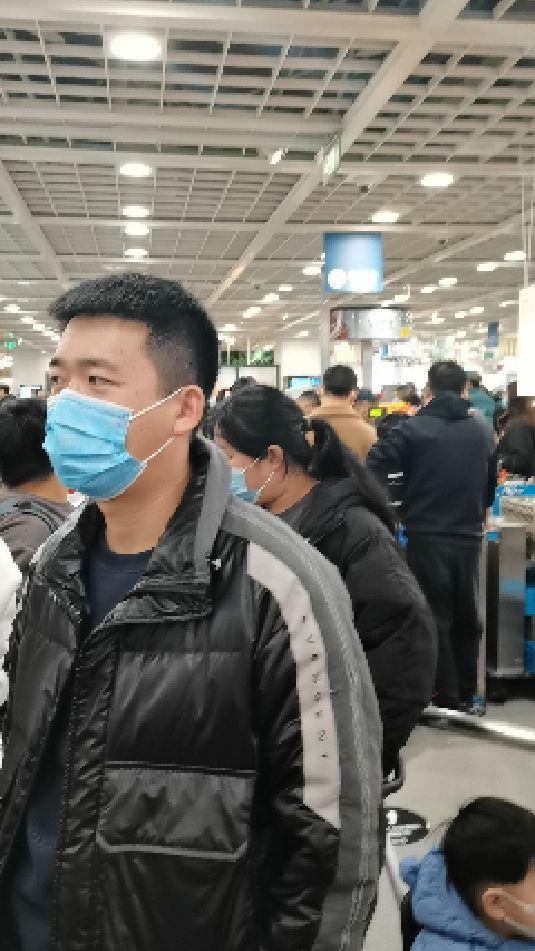 午餐去宜家打卡,牛排虾饼意面圣诞拼盘