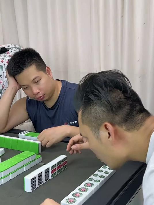 打麻将赢钱了！表情包笑疯#麻将治百病 #趣味