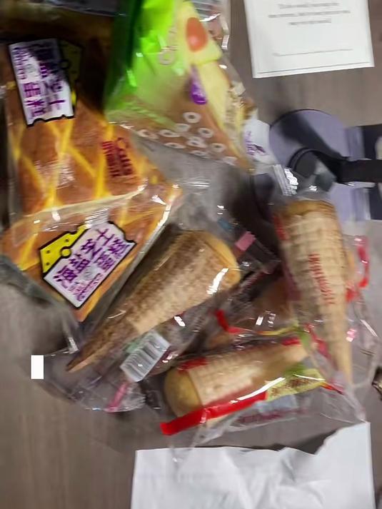 摆烂暴食女大学生|又又掉进小蛋糕的坑里啦