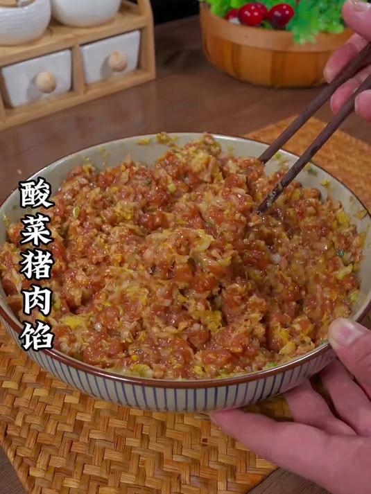 明天就是冬至要吃饺子你可以试试这个酸菜肉馅饺子口口爆汁