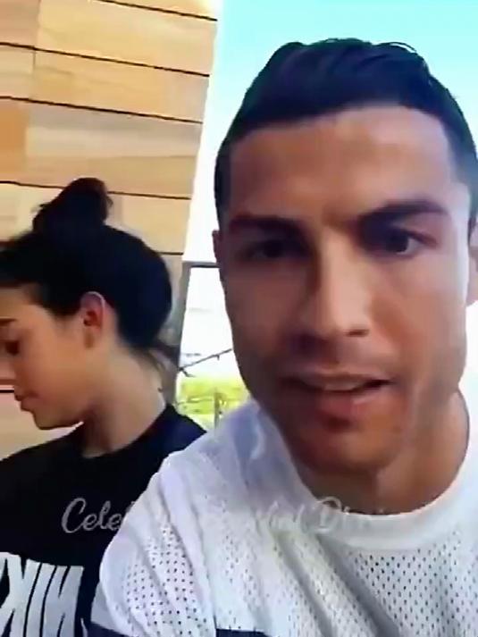 太甜了!C罗乔治娜曾直播秀恩爱,乔治娜:我23岁,C罗:那我24岁!