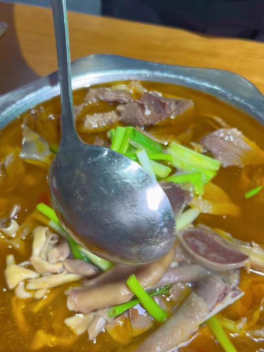 很多人都喜欢吃固始鹅块，但是不知道怎么做的，今天带大家看看