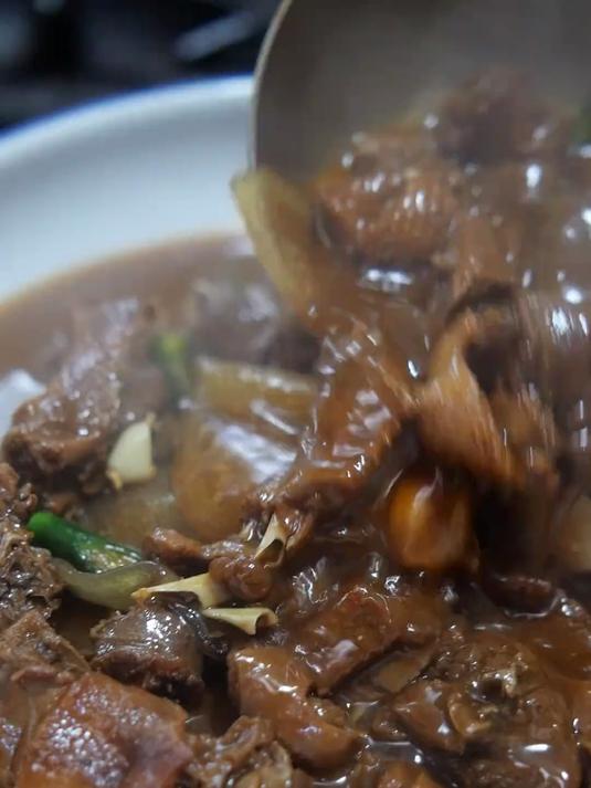 烧麻鸭 炖粉皮,粉皮口感真好吃