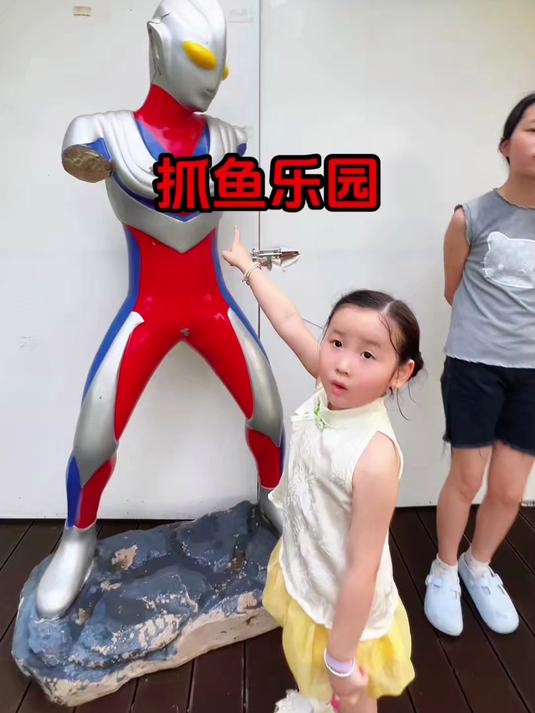 我和爸爸在抓鱼乐园,玩的好开心呀 亲子互动 启蒙早教儿童动画