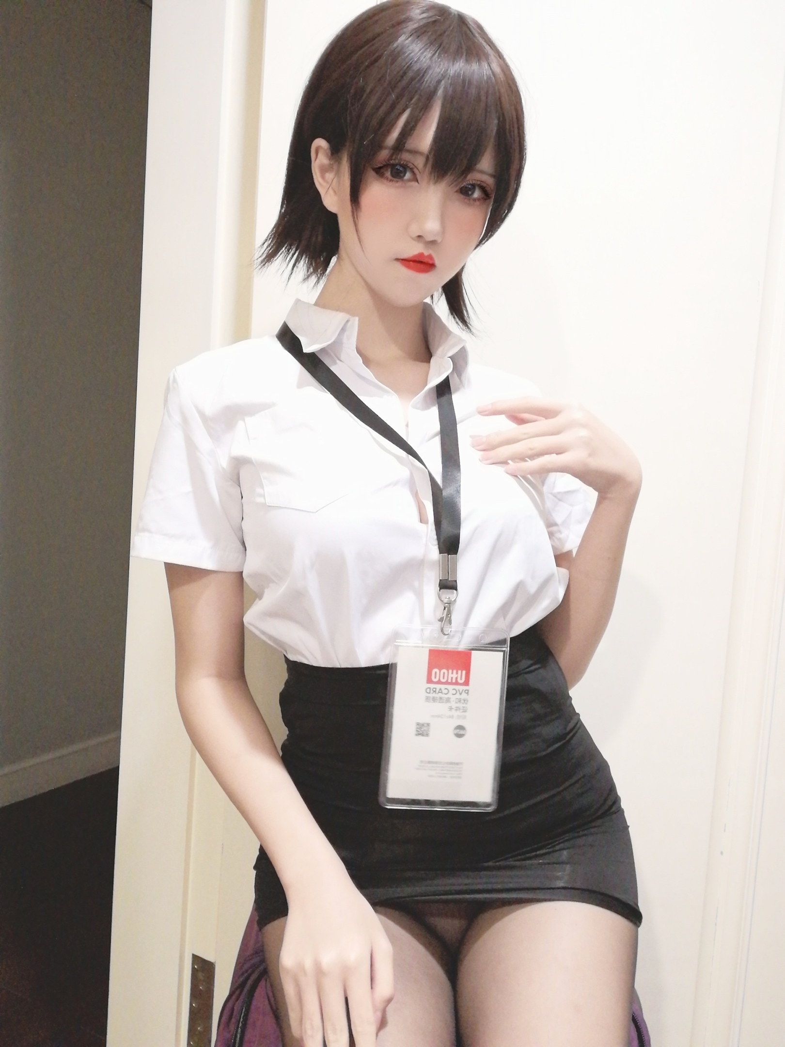 阿薰kaOri NO.002 - 黑丝OL[45P188M]-六色网