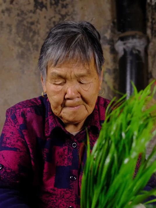 韭菜馅菜馍:春天的味道,咬一口鲜掉眉毛