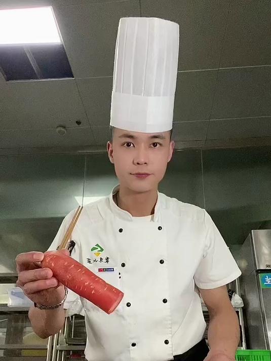 推拉刀法切红萝卜丝 #厨师#