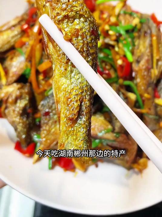 湖南郴州的东江鱼干不管是炒酸菜还是炒辣椒都特别香
