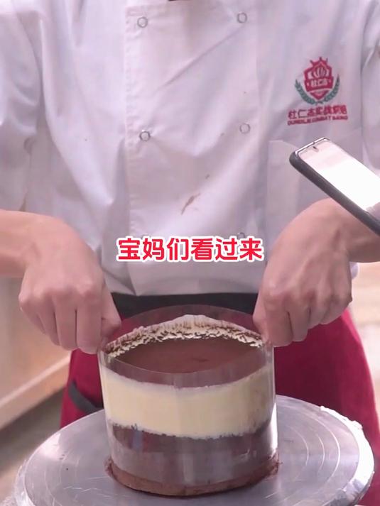 宝妈们学什么技术比较好?为什么推荐去杭州杜仁杰学甜品蛋糕面包