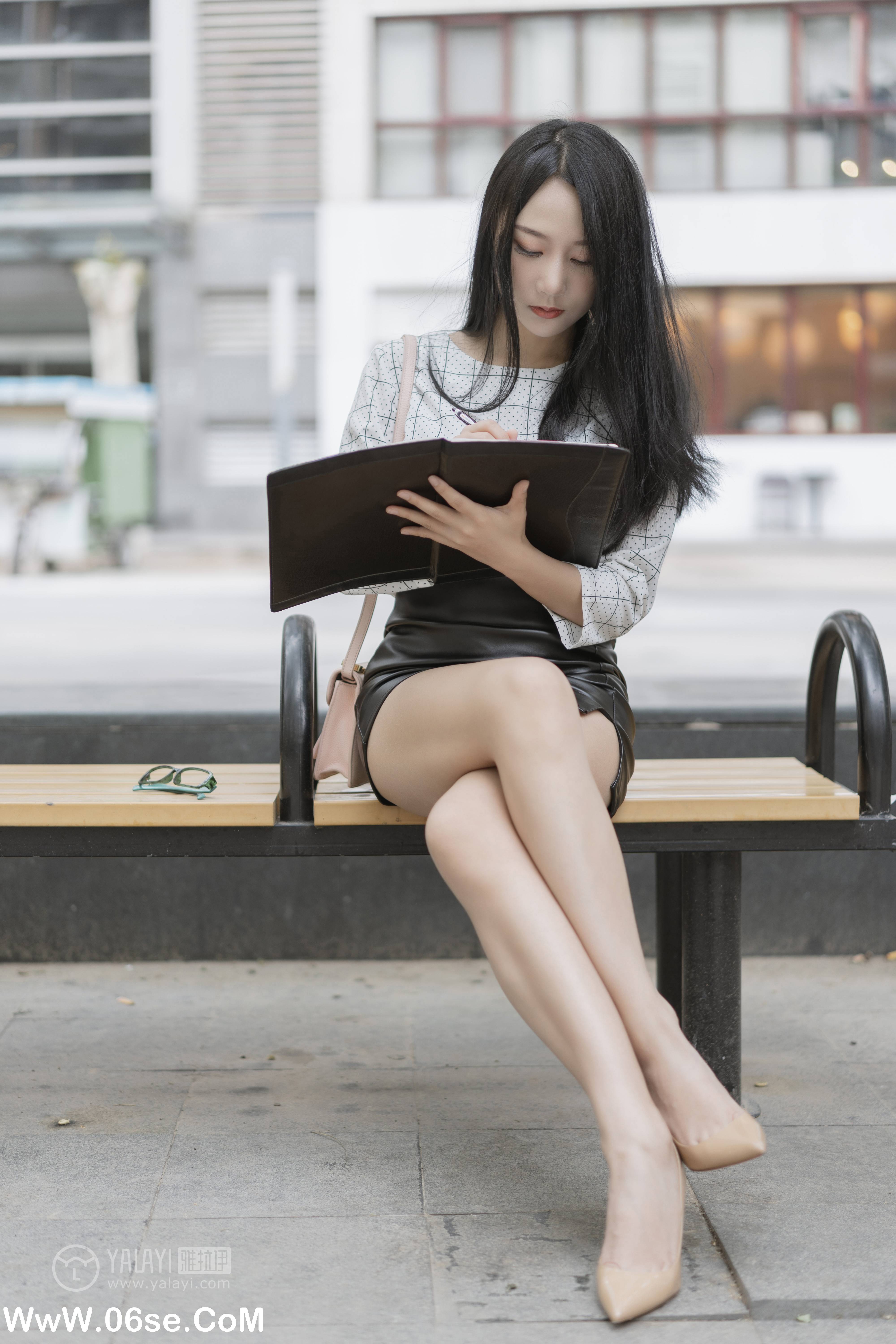 图片[11]-[YALAYI雅拉伊] No.322 女白领的私生活1 何嘉颖-六色网