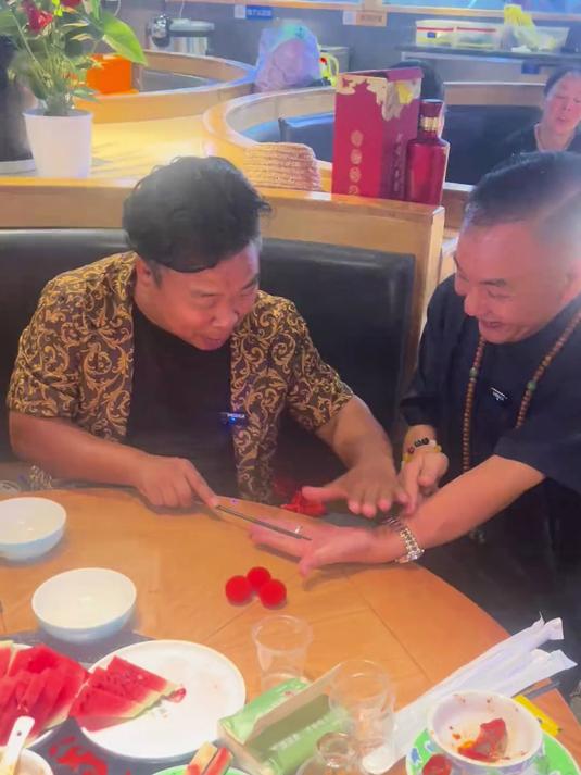 感谢十堰李二鲜鱼火锅李总的热情招待,酒足饭饱之后我也露一手