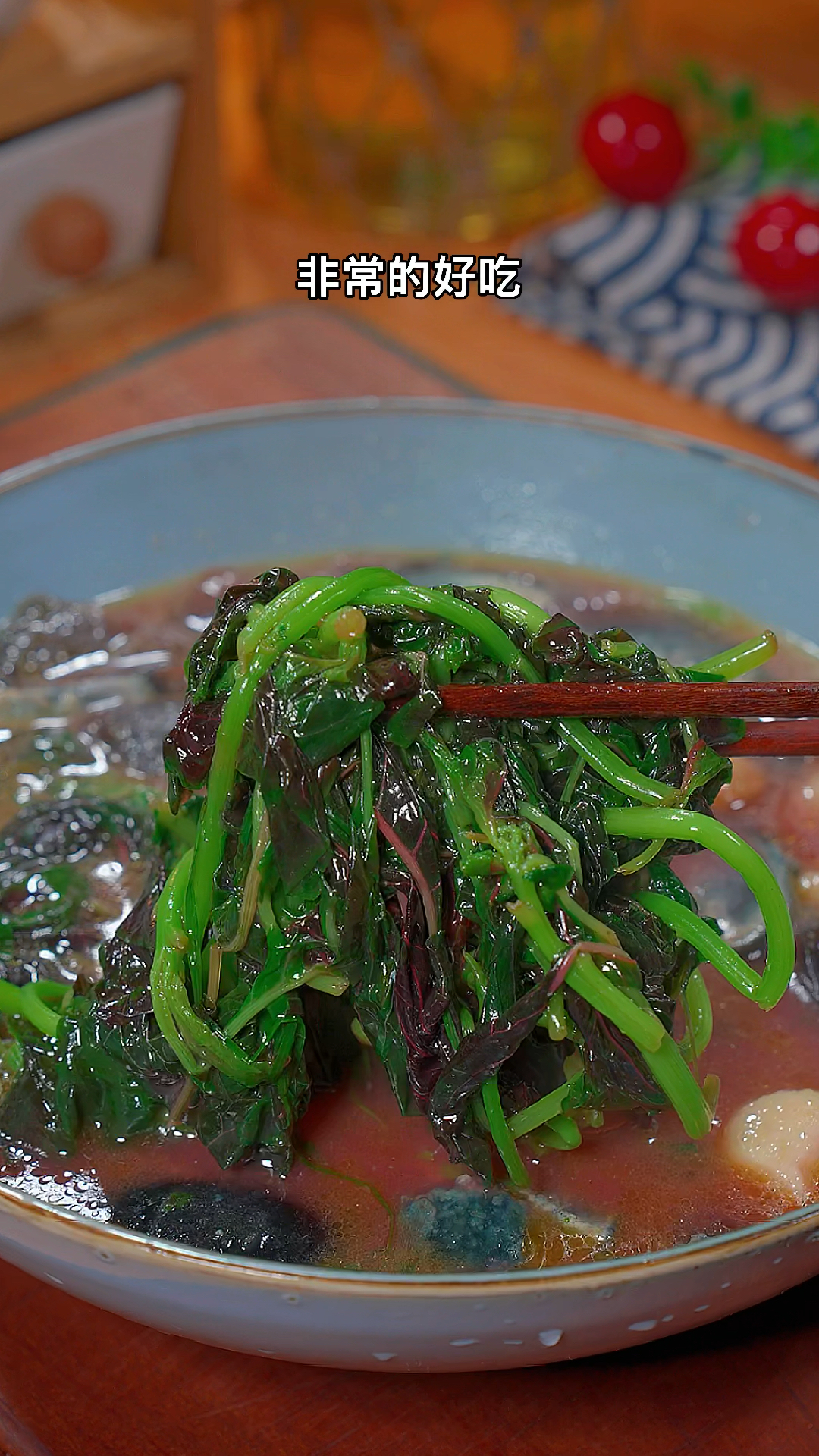 煮苋菜的做法,这样做的皮蛋煮苋菜软嫩入味,汤鲜味美