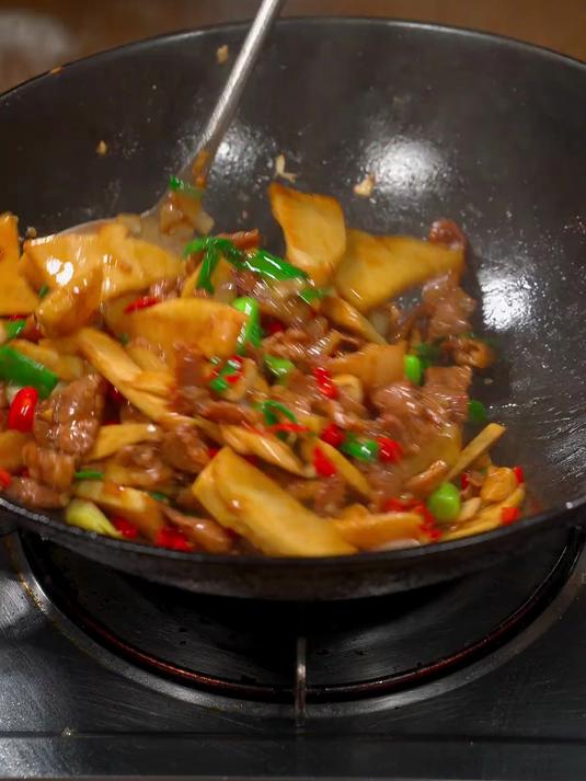 火辣下饭的竹笋炒肉