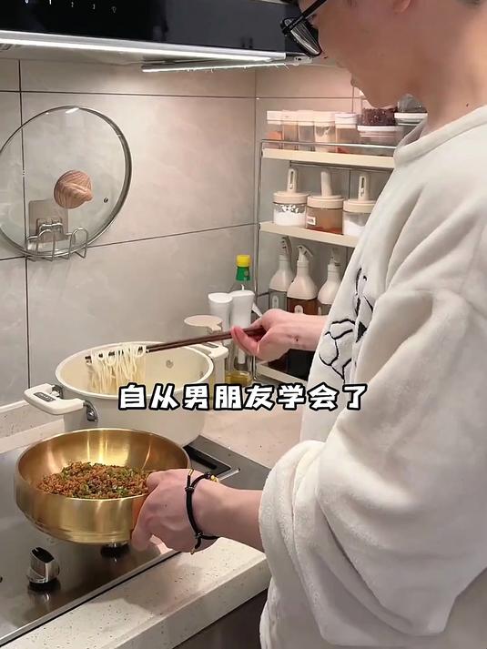 如何给女朋友做黏糊糊的肉末豆角拌面
