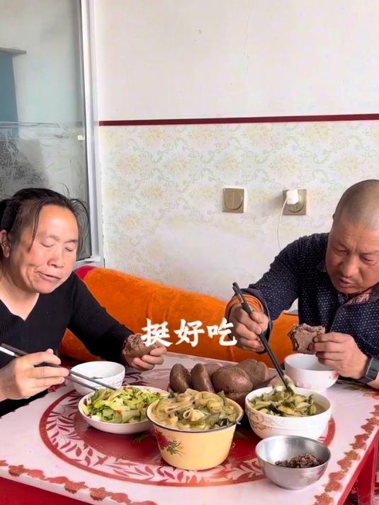 老妈蒸的黑馒头真的很好吃