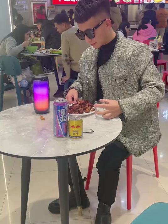 跳我是不会!唱还可以