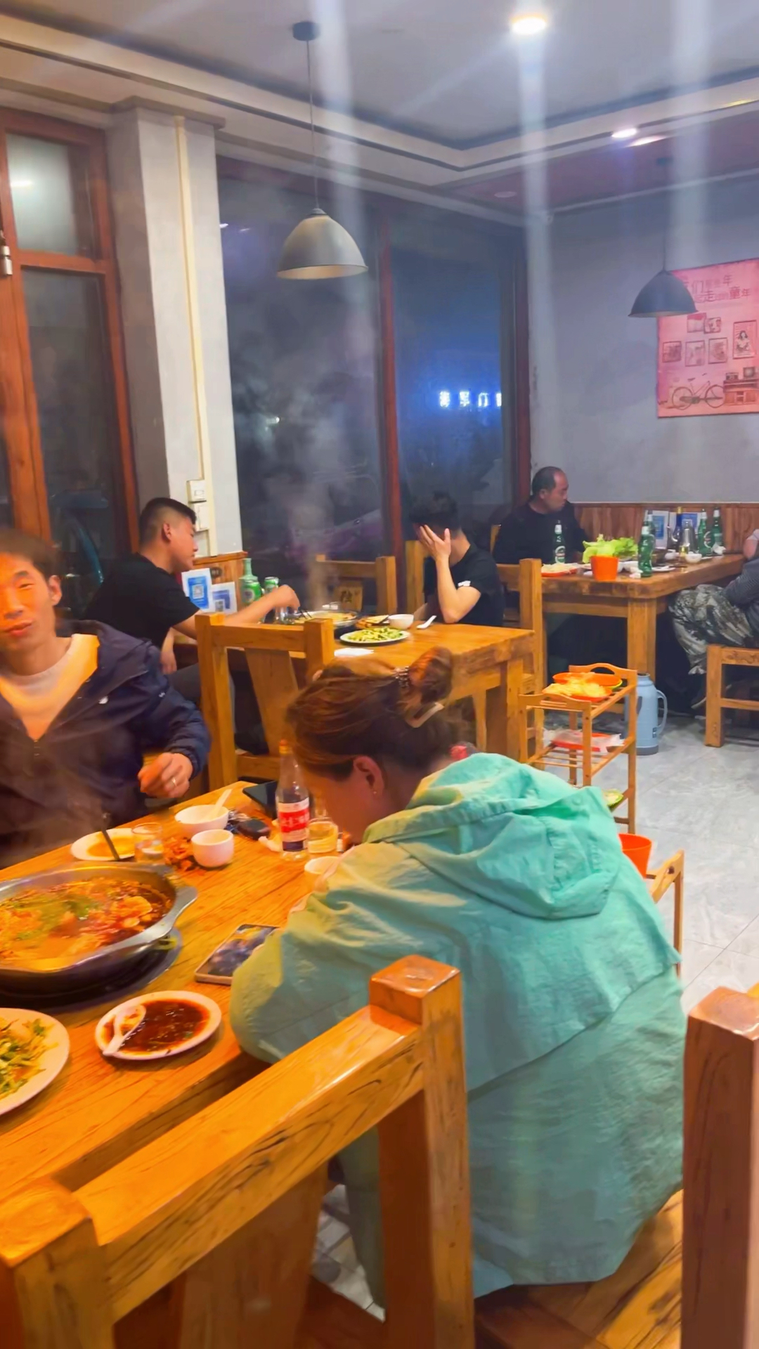 啤酒鸭火锅持续翻台中