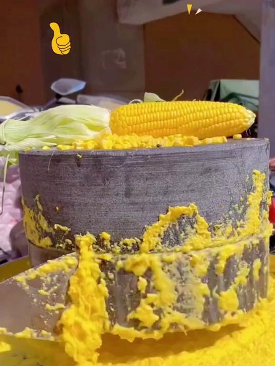 玉米别再煮着吃!做成 Q 弹糍粑,裹上黄豆粉香到舔盘