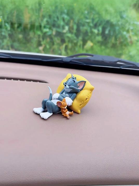 汤姆和杰瑞摆在车里绝了,开车都变得有趣了.满满的童年回忆