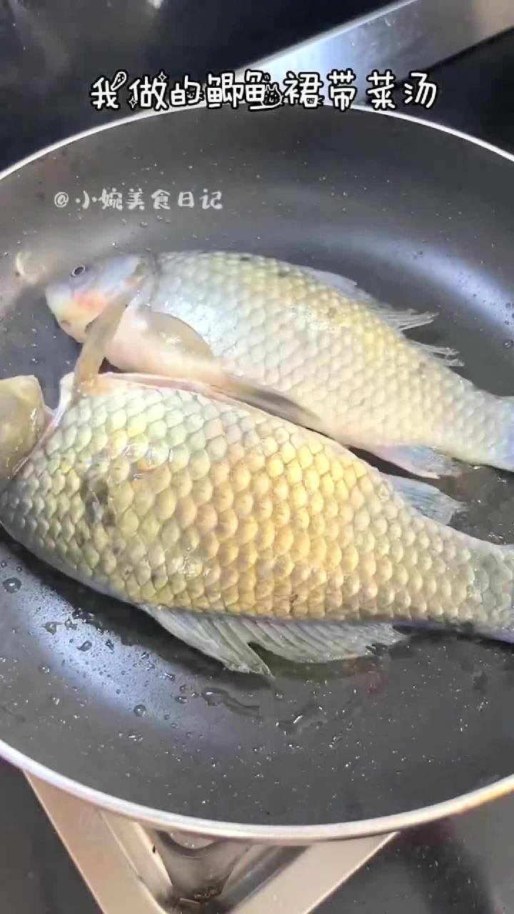 这个鲫鱼汤汤鲜味美,营养好喝