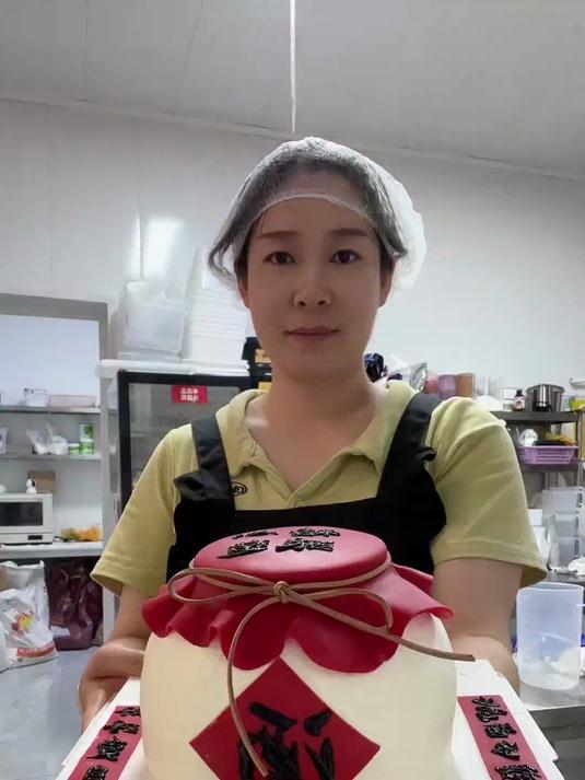 思念酒坛蛋糕 蛋糕师的我能读懂很多心意,不知道收到顾客的“马大哈”能不能读懂呢!