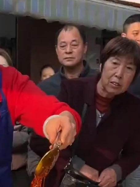 40岁阿姨在成都做四川凉拌菜,看看今天情况如何!