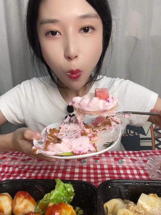 刚从外面回来急吼吼录视频，头发乱大家凑合看，有宝留
