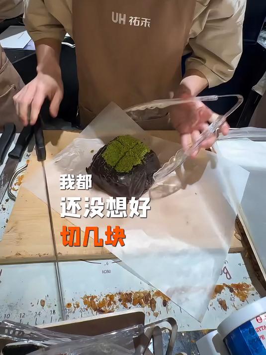 又来挑战让店员把面包切成20块