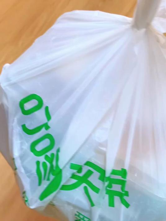 网上很火的新疆水果试吃老汉瓜究竟啥味