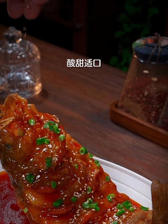 今天用鲈鱼教大家做一道年年有鱼