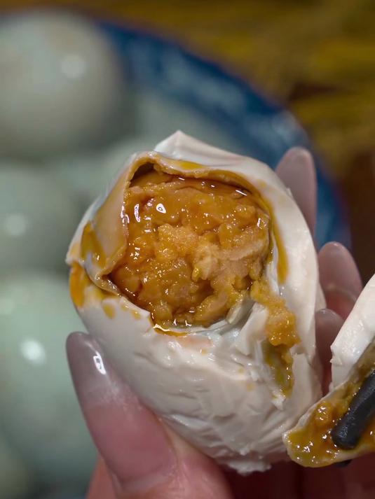 这鸭蛋封神！广西烤海鸭蛋超赞